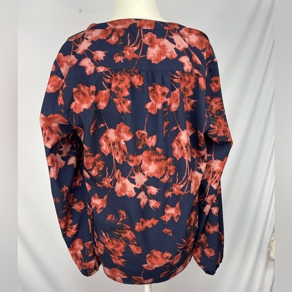 Vince Camuto Navy blue Floral faux wrap V-neck blouse women’s size M - Picture 4 of 13